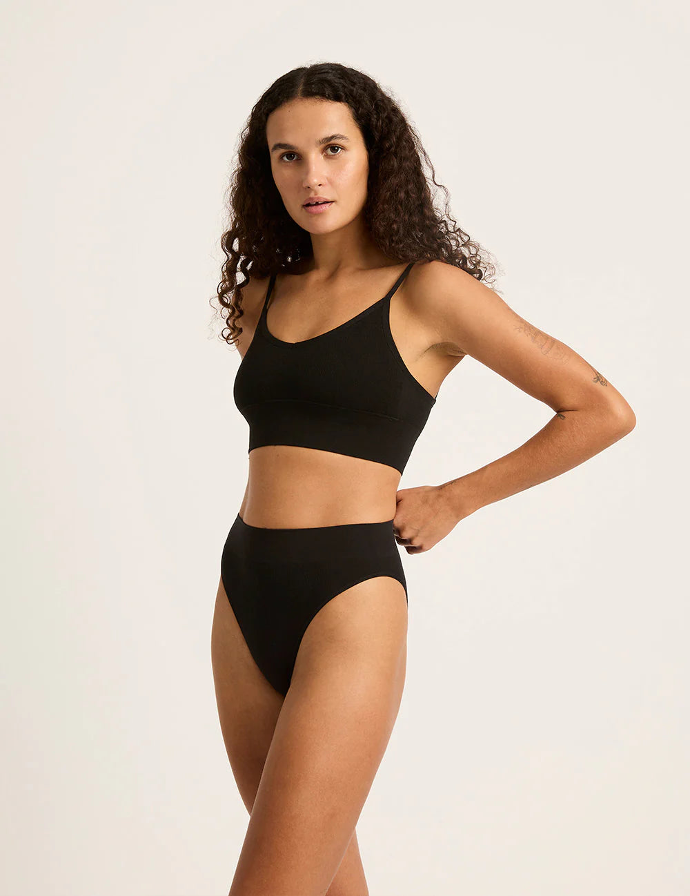 LYOLYTEリヨライト リブ ローバックブラ