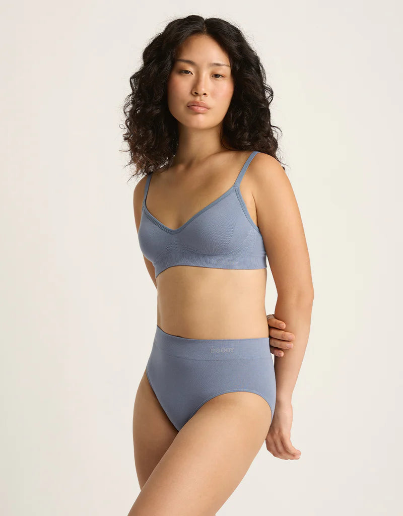 ワイヤレスTシャツブラ