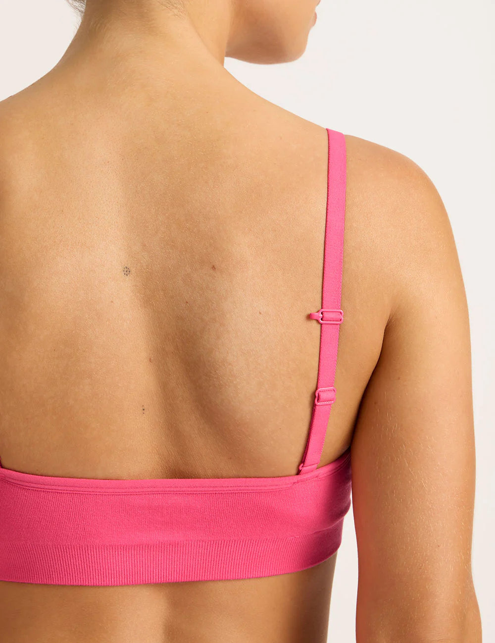 ワイヤレスTシャツブラ