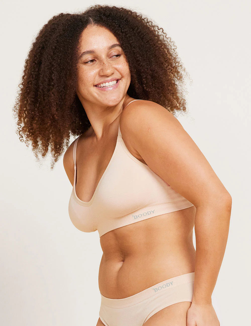 ワイヤレスTシャツブラ