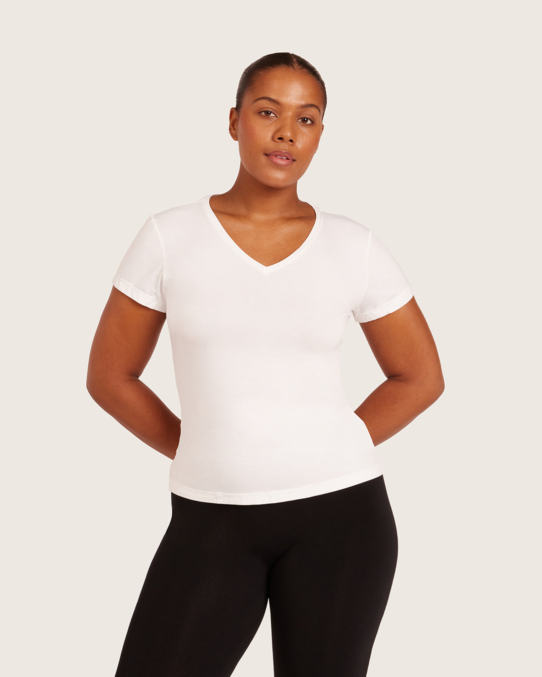 VネックTシャツ | White