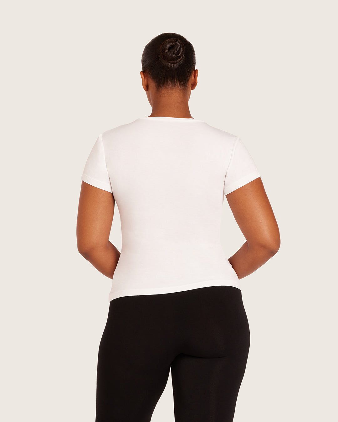 VネックTシャツ | White