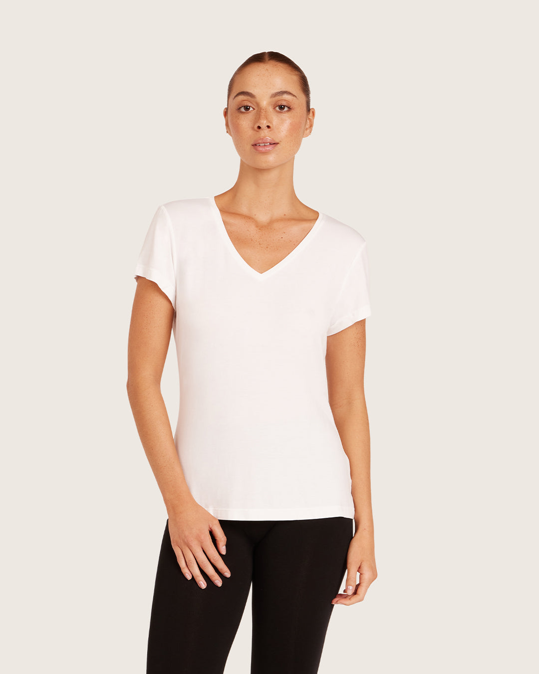 VネックTシャツ | White