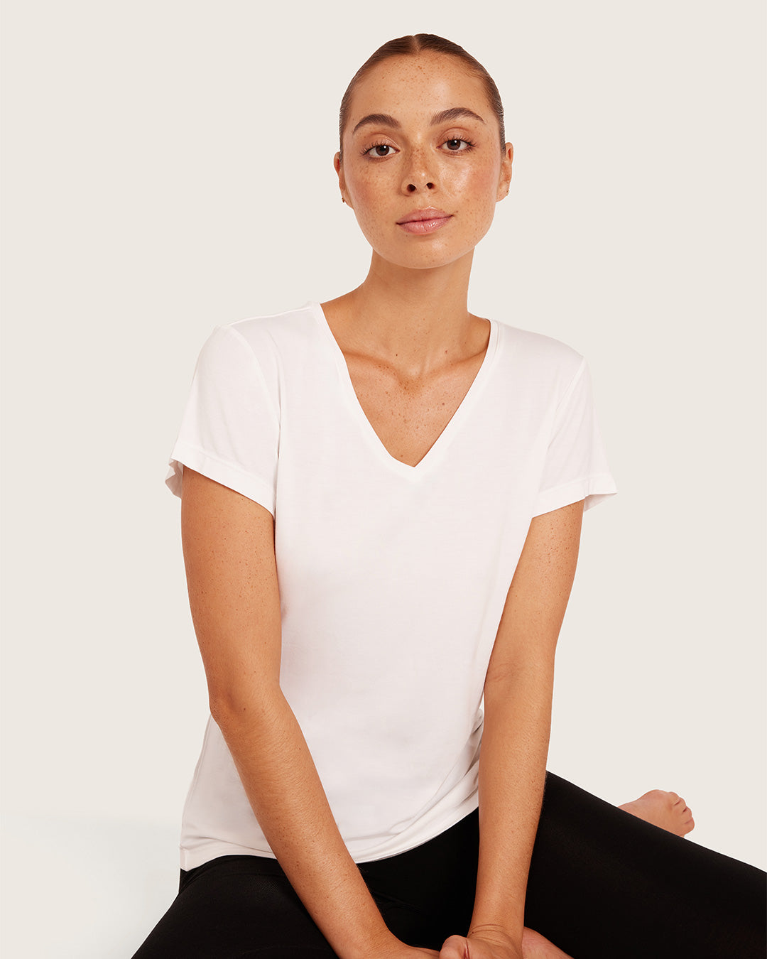VネックTシャツ | White