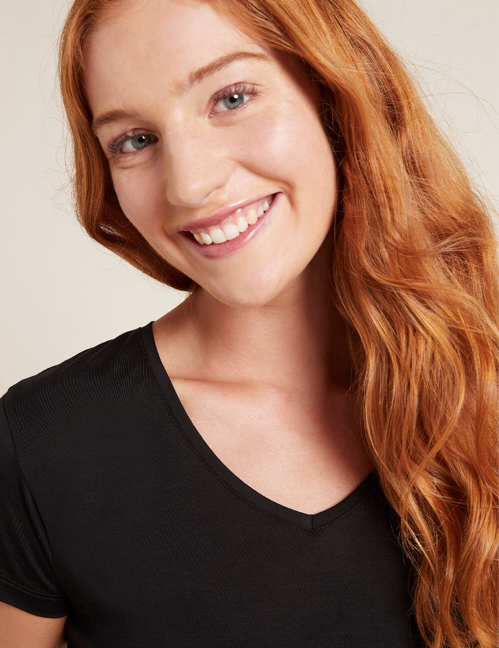 VネックTシャツ