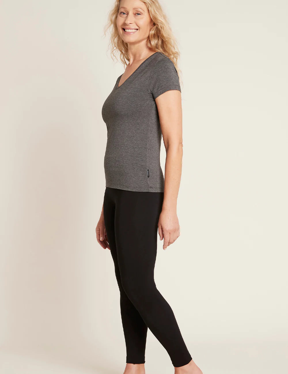 VネックTシャツ