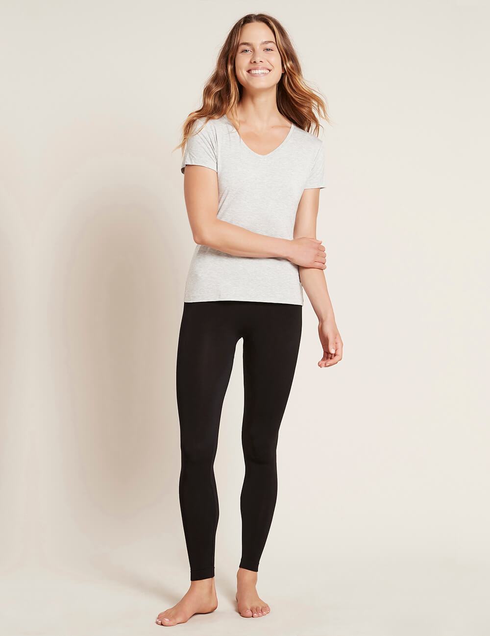 VネックTシャツ