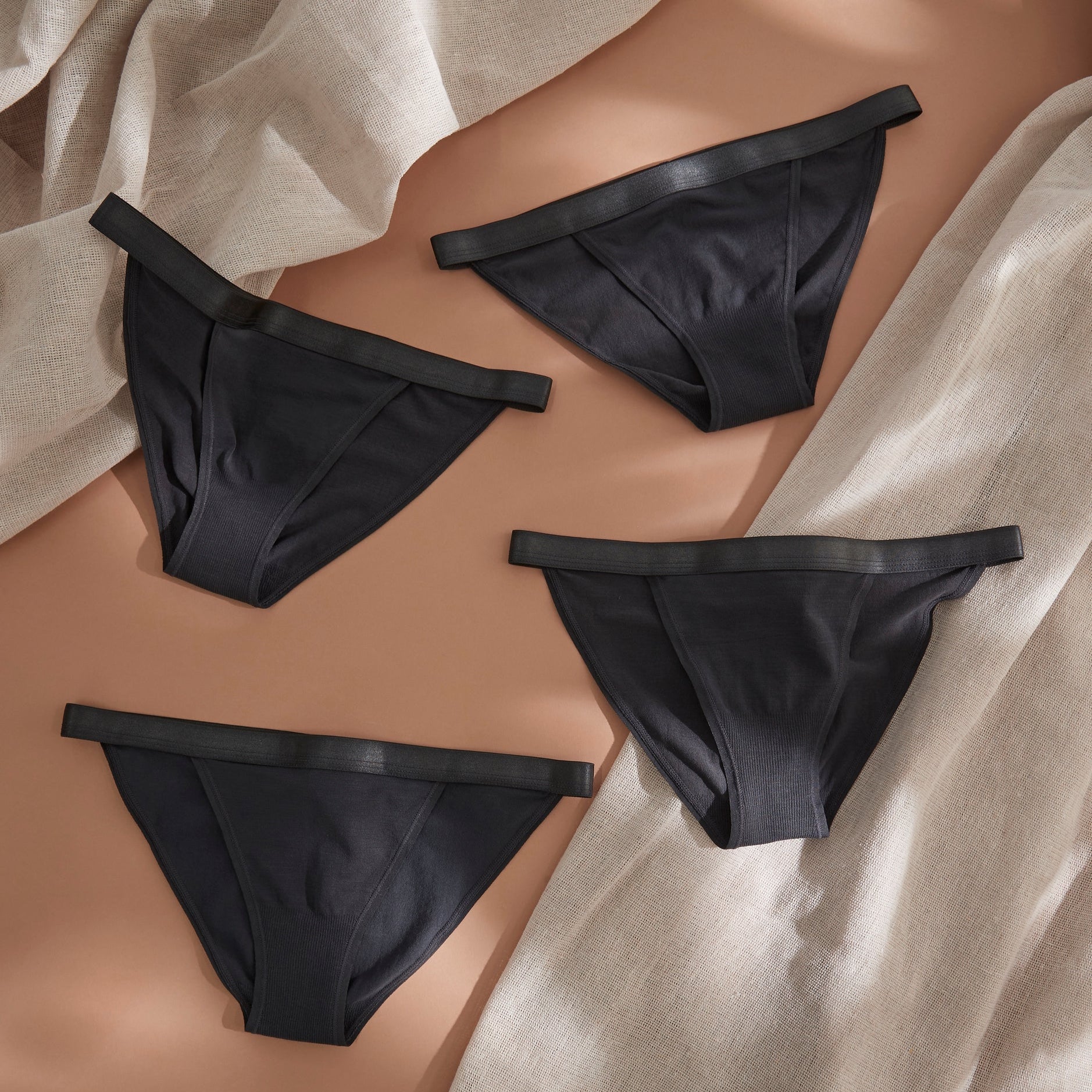【新品・未使用　タグつき】AP STUDIO DAWN ビキニショーツ　ブラック DAWN/ダン】SHORT BLOOMERS（水着）｜AP STUDIO（エーピー