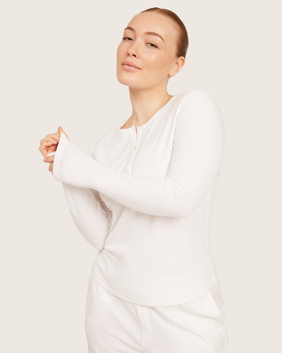 AiraRib™︎ ロングスリーブ ヘンリー トップ | Chalk White