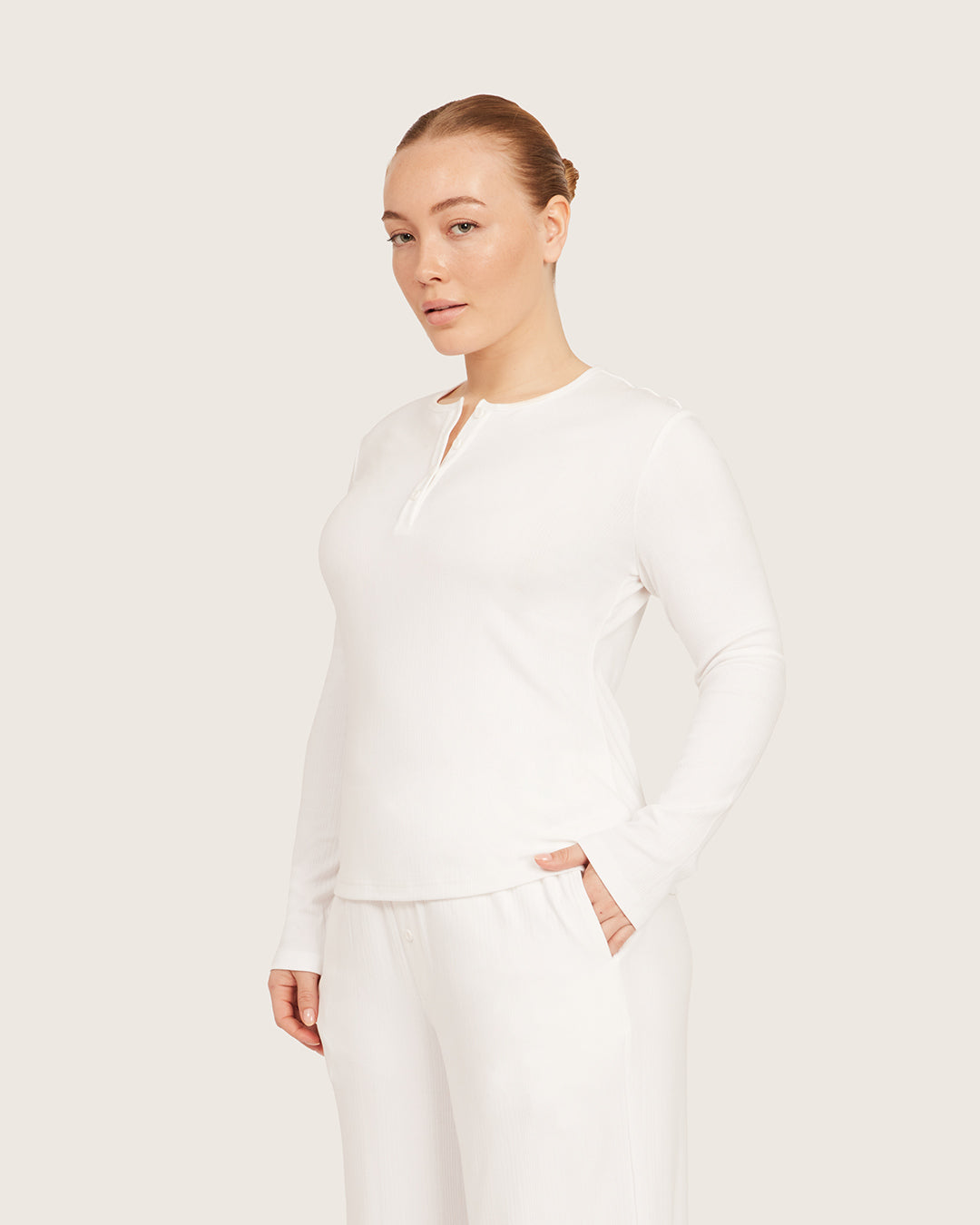 AiraRib™︎ ロングスリーブ ヘンリー トップ | Chalk White
